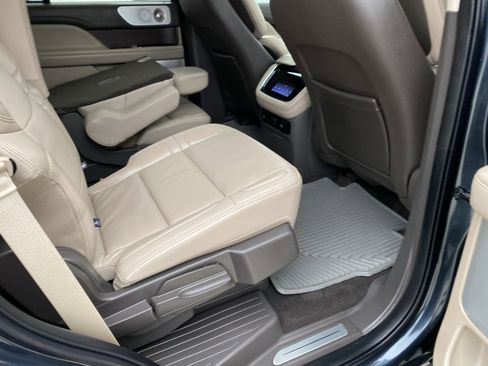 Used 2024 Lincoln Navigator Reserve image 15