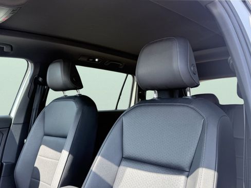 Used 2019 Volkswagen Tiguan SEL R-Line FWD image 36