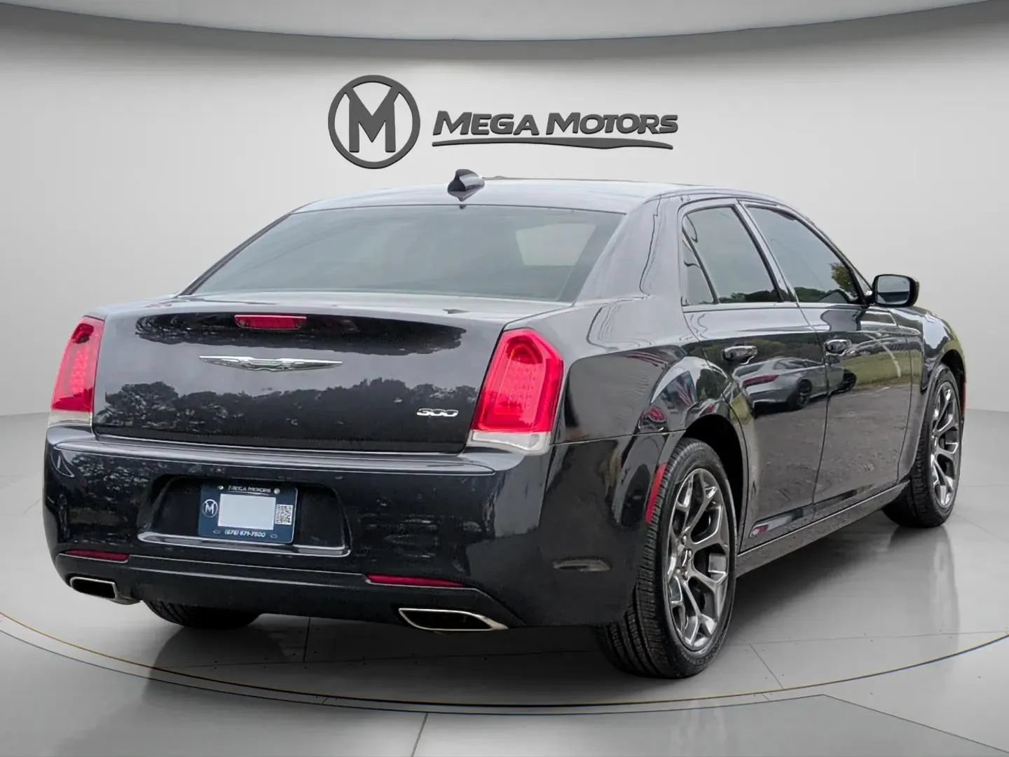 Used 2018 Chrysler 300 Touring w/ Sport Appearance Package RWD image 7