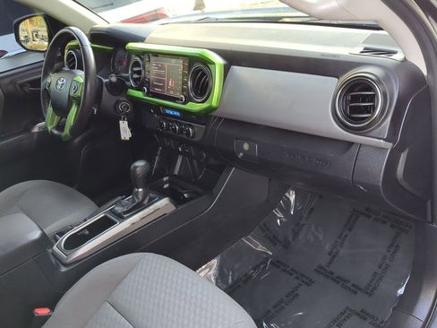 Used 2021 Toyota Tacoma SR5 w/ Blackout Package (TMS) image 30