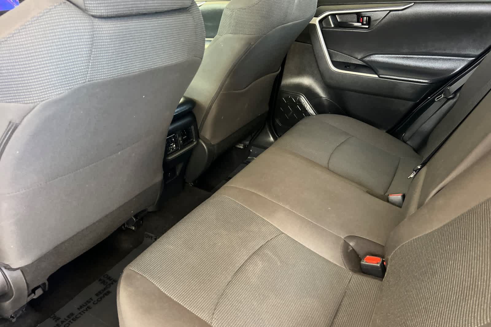 Certified 2023 Toyota RAV4 LE AWD/4WD image 4