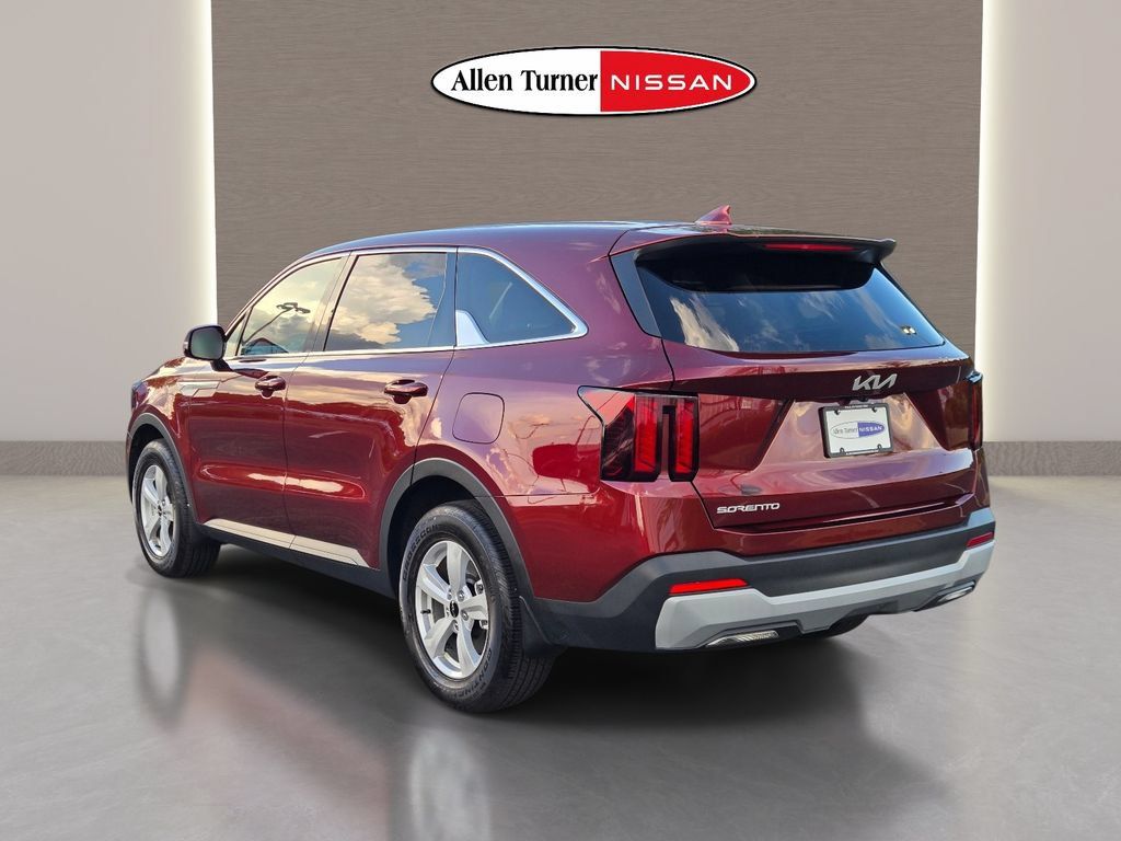 Used 2025 Kia Sorento LX FWD image 9