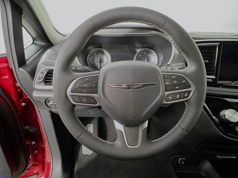 New 2025 Chrysler Pacifica Select FWD image 12
