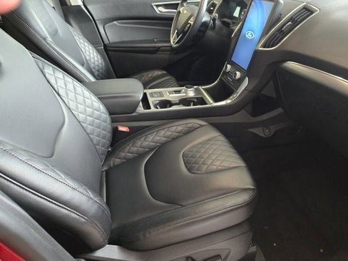 Used 2024 Ford Edge Titanium image 5