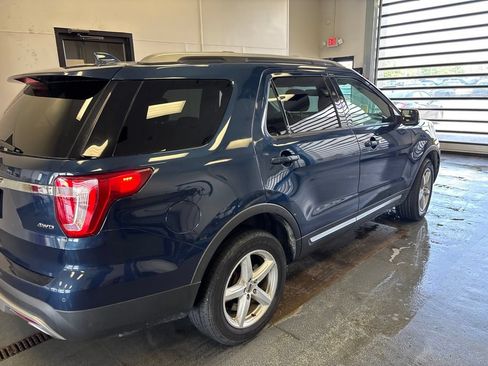 Used 2017 Ford Explorer XLT w/ Equipment Group 201A AWD/4WD image 9
