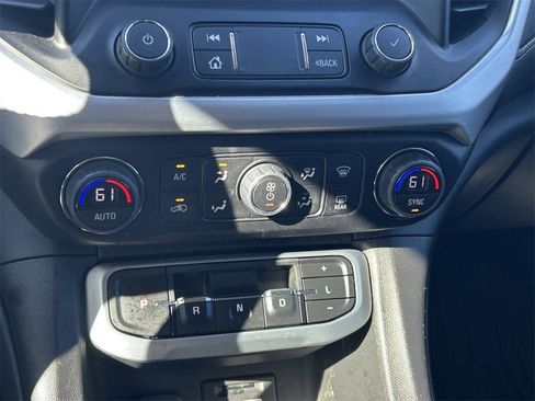 Used 2022 GMC Acadia SLT w/ Elevation Edition image 36