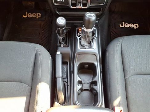 Used 2020 Jeep Wrangler Unlimited Sahara AWD/4WD image 25