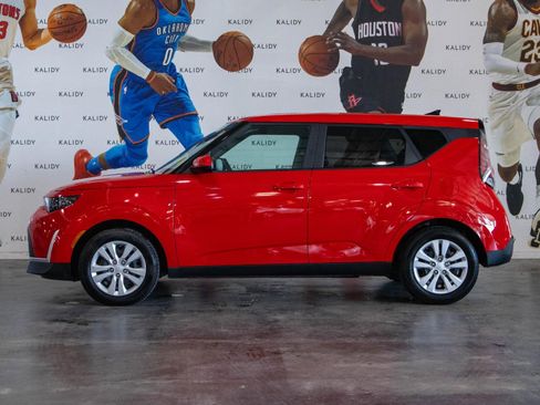 Used 2023 Kia Soul LX image 16