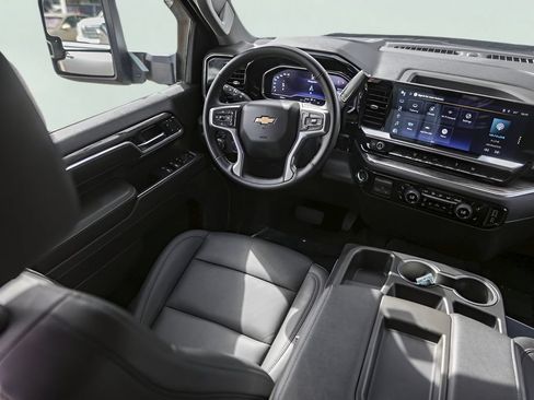 Used 2025 Chevrolet Silverado 2500 LTZ AWD/4WD image 28