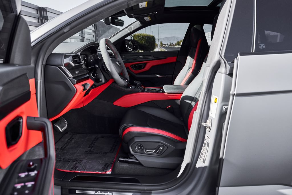 Used 2025 Lamborghini Urus SE AWD/4WD image 30