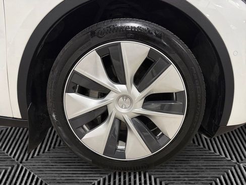 Used 2021 Tesla Model Y Long Range image 13