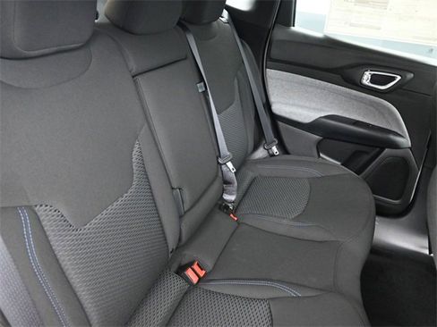 Used 2025 Jeep Compass Sport image 16