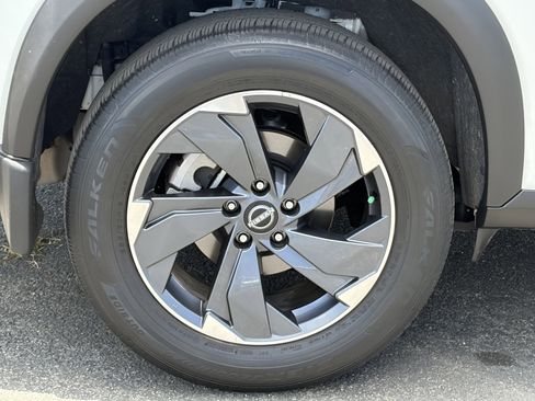 Used 2024 Nissan Rogue SV FWD image 9