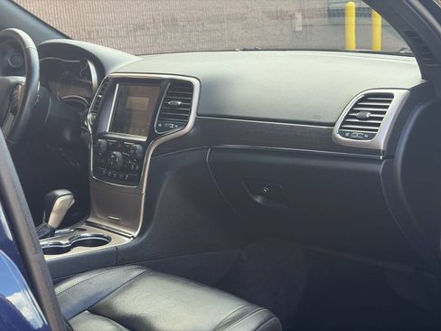 Used 2017 Jeep Grand Cherokee Limited AWD/4WD image 10
