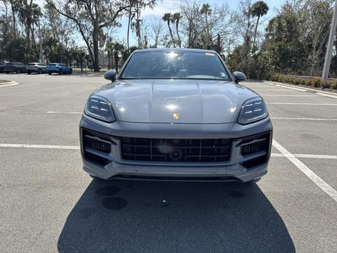 Used 2024 Porsche Cayenne S image 8