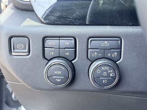 Certified 2024 Chevrolet Silverado 1500 LT Trail Boss w/ Convenience Package II AWD/4WD image 18