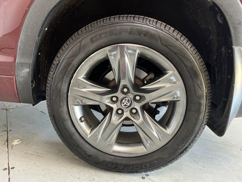 Used 2018 Toyota Highlander Limited Platinum AWD/4WD image 16