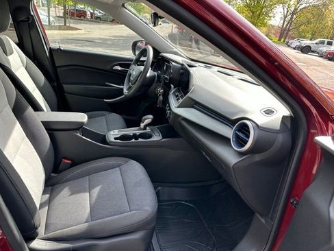 Used 2024 Chevrolet Trax LS w/ LS Convenience Package FWD image 27
