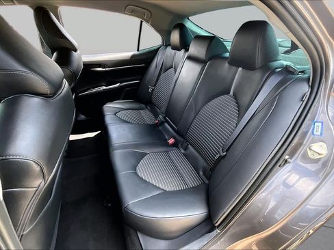 Used 2020 Toyota Camry SE FWD image 18