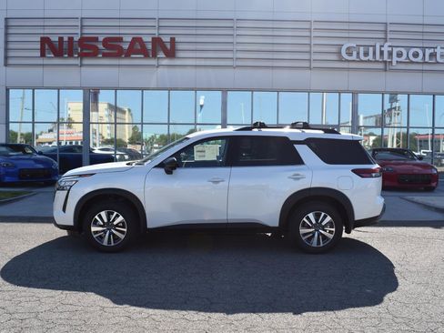New 2026 Nissan Pathfinder SL FWD image 3