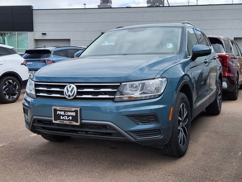 Used 2021 Volkswagen Tiguan SE w/ Panoramic Sunroof Package image 11