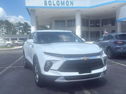 Used 2025 Chevrolet Blazer LT FWD image 1