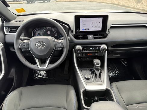 Used 2024 Toyota RAV4 SE w/ Convenience Package image 23