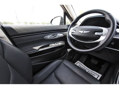 Used 2025 Genesis GV70 2.5T AWD/4WD image 9