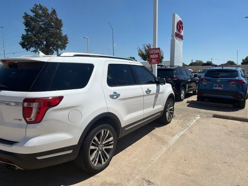 Used 2018 Ford Explorer Platinum AWD/4WD image 4