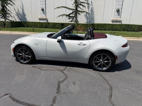 Used 2018 MAZDA MX-5 Miata Grand Touring RWD image 10