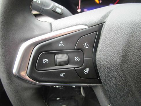 Used 2025 Chevrolet Trax ACTIV w/ Sunroof Package FWD image 30