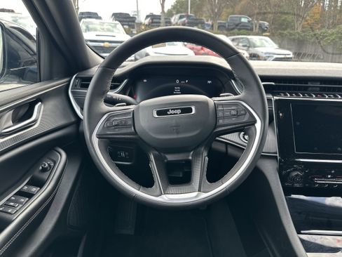 Used 2024 Jeep Grand Cherokee L Laredo image 24