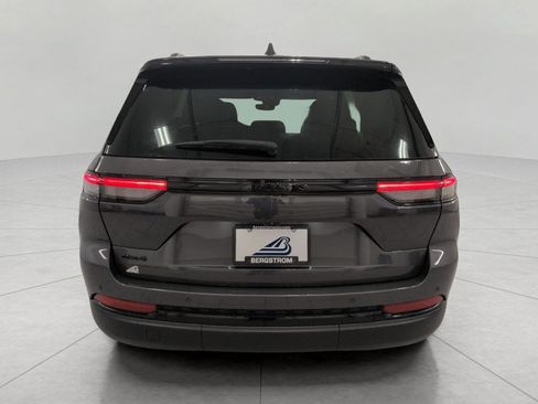 Used 2024 Jeep Grand Cherokee Altitude AWD/4WD image 24