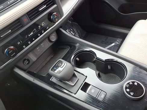 Certified 2025 Nissan Rogue SV image 32