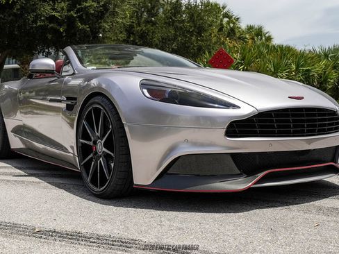 Used 2014 Aston Martin Vanquish Volante RWD image 10
