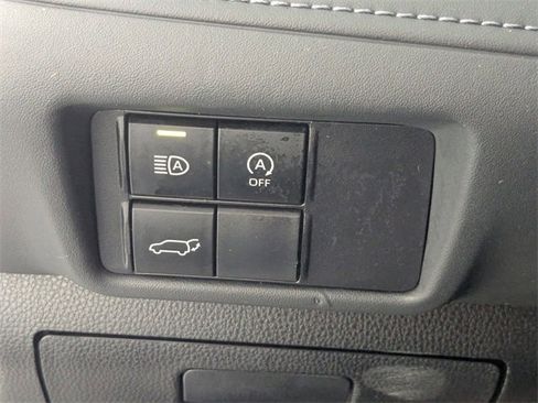 Used 2023 Toyota Highlander XLE image 15