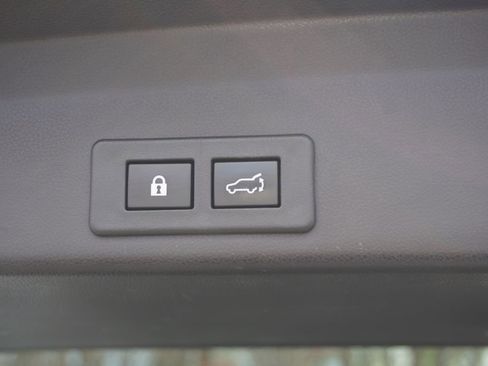 Used 2022 Subaru Ascent Limited w/ Technology Package AWD/4WD image 10