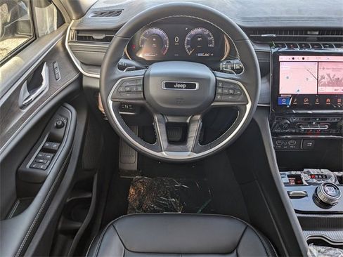 New 2025 Jeep Grand Cherokee Limited image 12