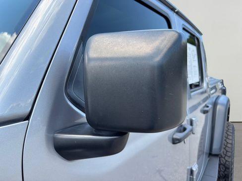 Used 2021 Jeep Gladiator Rubicon AWD/4WD image 11