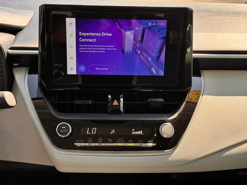 Used 2025 Toyota Corolla LE image 21