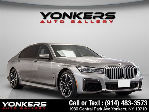 Used 2020 BMW 740i w/ M Sport Package RWD image 12