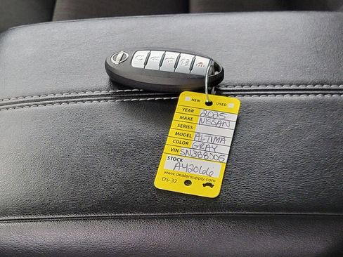 Used 2025 Nissan Altima 2.5 SV image 26