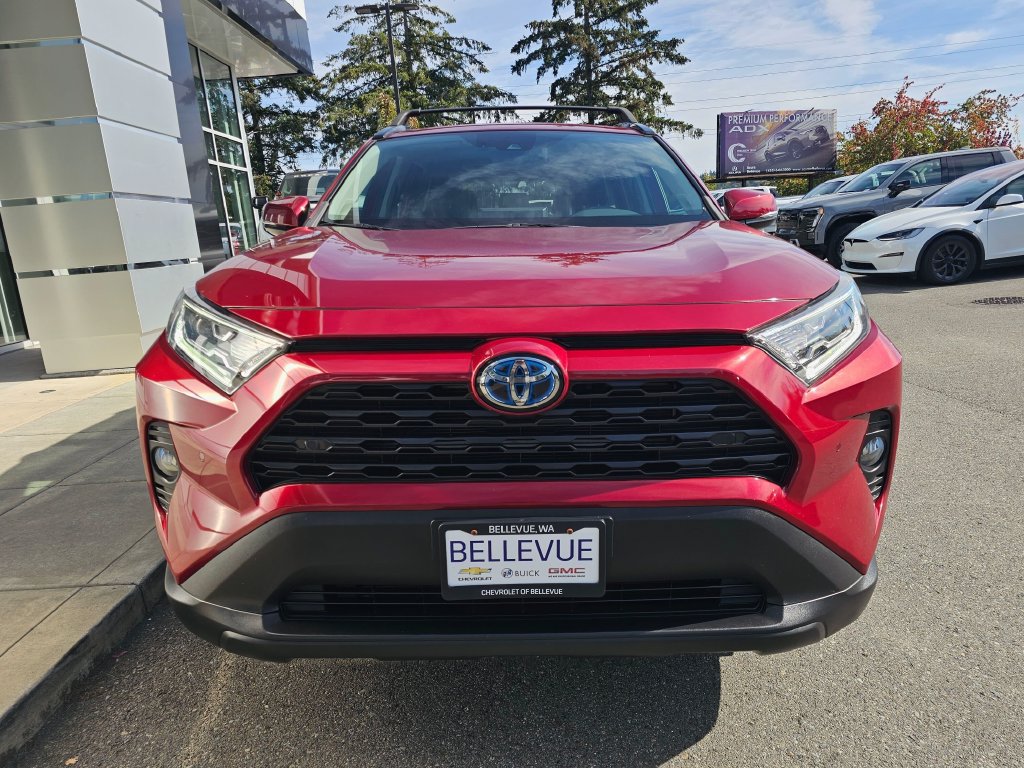 Used 2021 Toyota RAV4 XLE Premium AWD/4WD image 2
