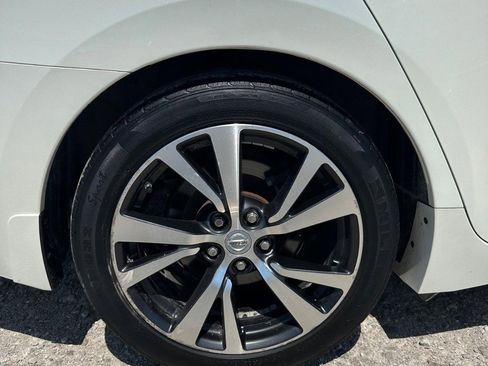 Used 2017 Nissan Maxima 3.5 SL FWD image 12