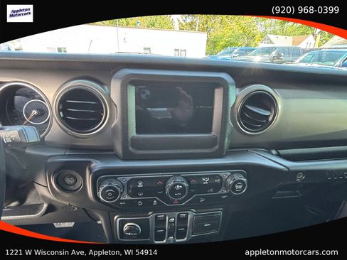 Used 2018 Jeep Wrangler Unlimited Sport S AWD/4WD image 19