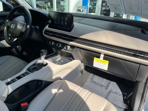 Used 2025 Honda HR-V EX-L image 12