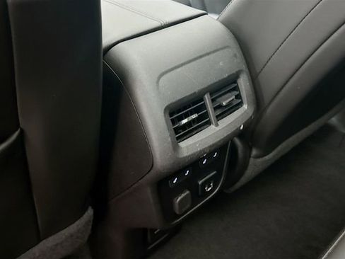 Used 2018 Chevrolet Equinox Premier image 29