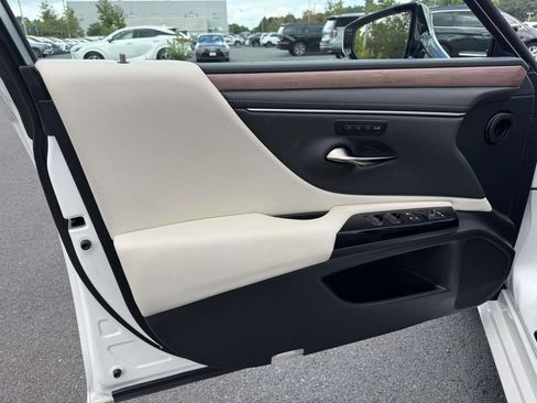 Used 2025 Lexus ES 350 w/ Premium Package FWD image 12