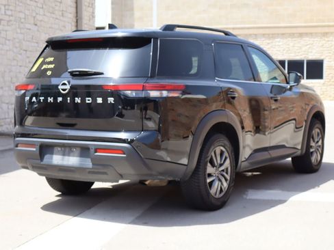Used 2025 Nissan Pathfinder SV FWD image 3