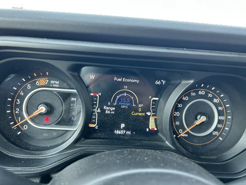 Used 2024 Jeep Wrangler Rubicon AWD/4WD image 17